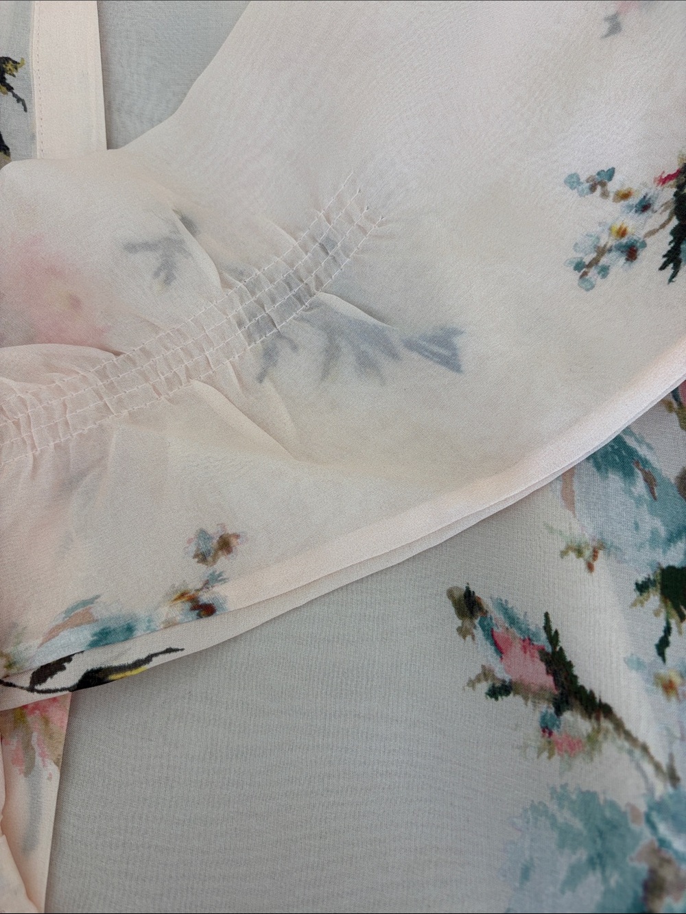 Joie Pale Pink Floral & Bird-Print Ruffle-Neck Silk beautiful Blouse - Picture 6 of 8
